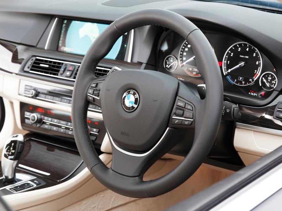  BMW 520i Sedan 2013 года  (AU) (фото 6 из 8)